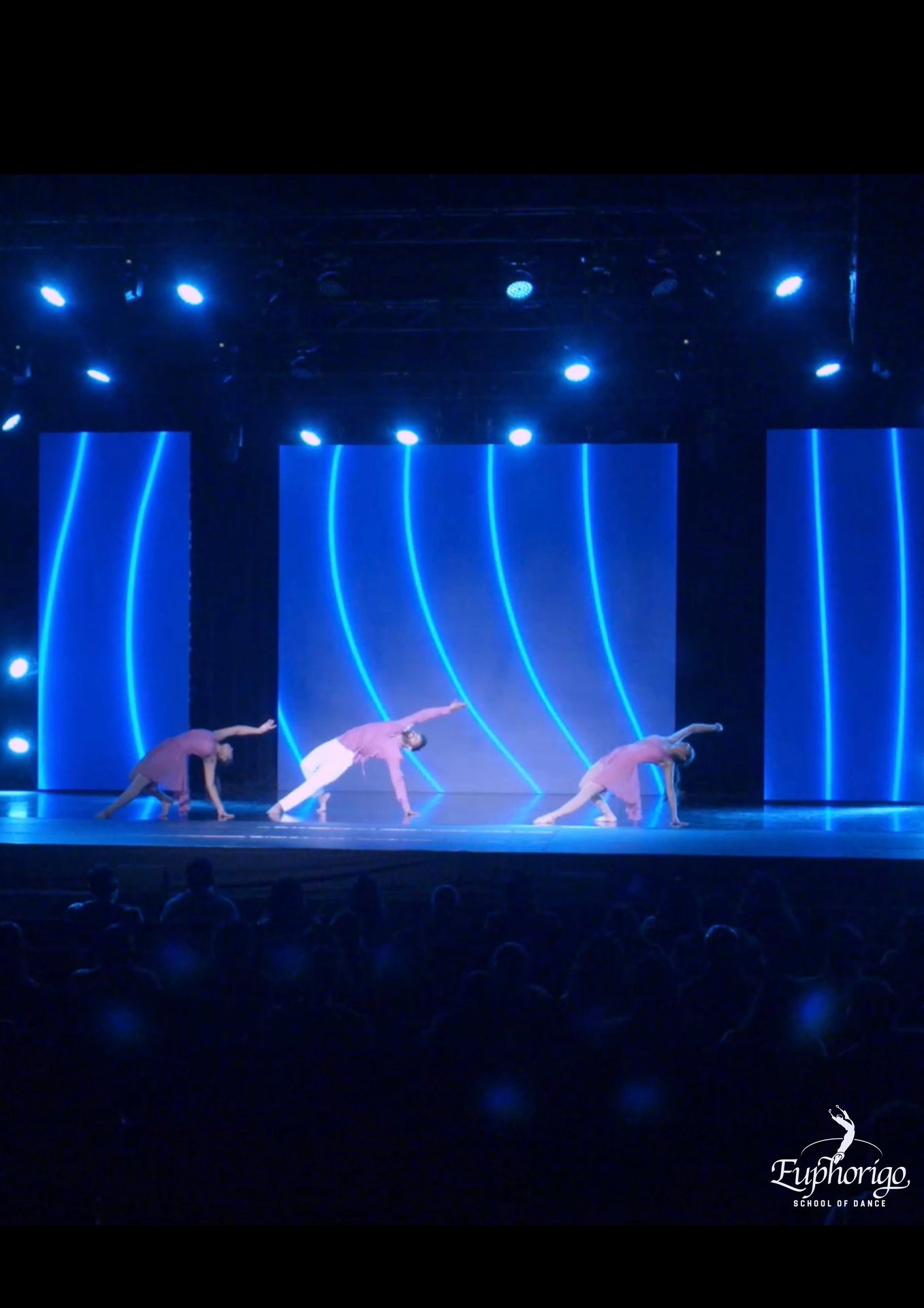 Contemporary dance class at ESD